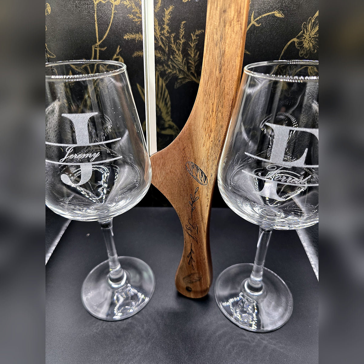 Engraved wine glass pair with wood holder