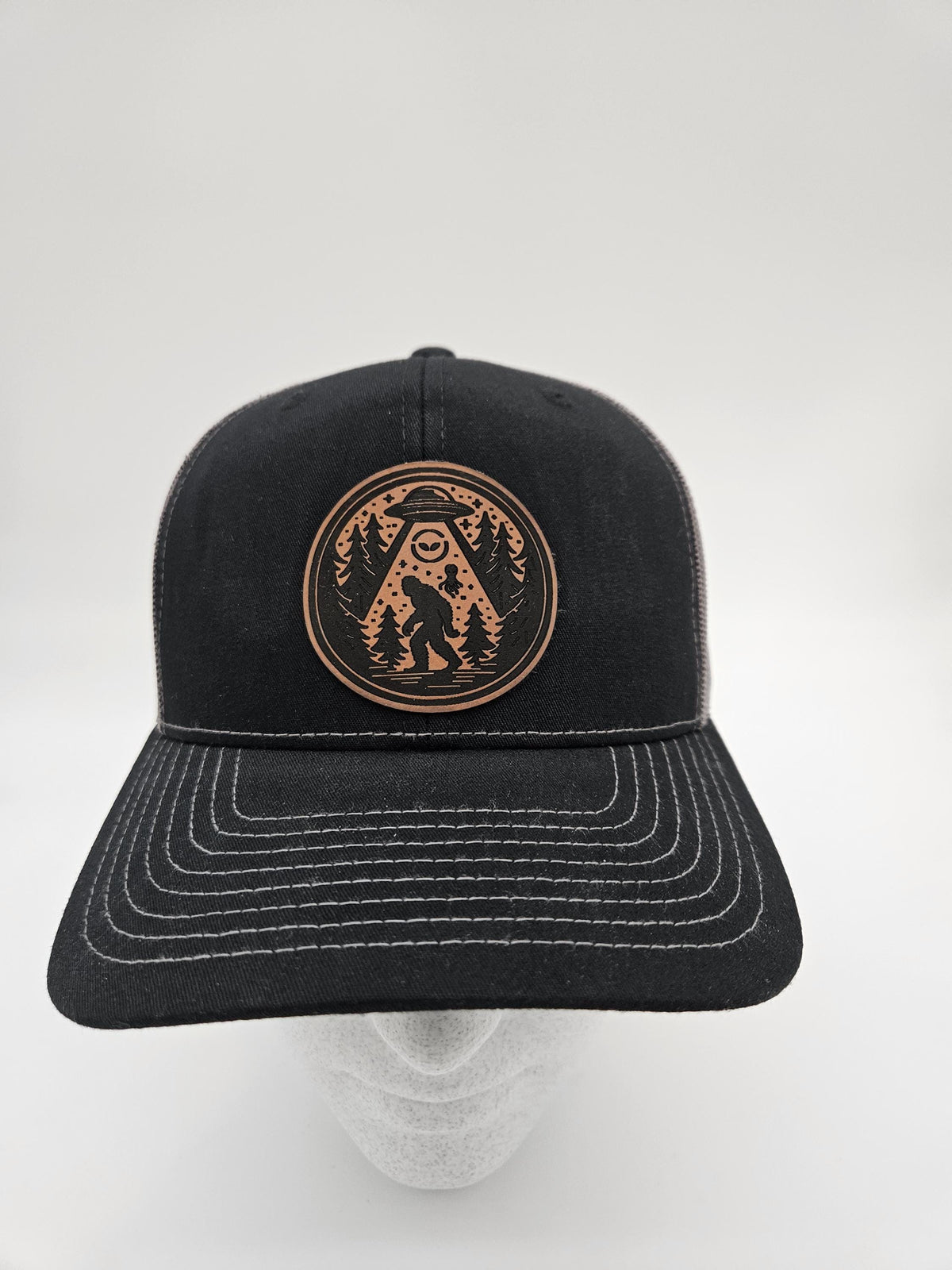 Hat with engraved Bigfoot leather patch – photo 4